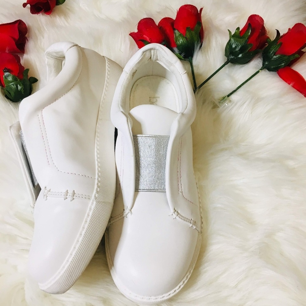 Bar III Sneakers
